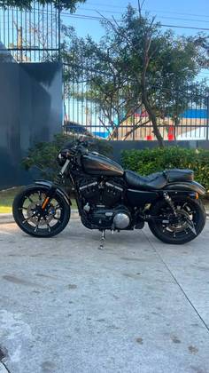 HARLEY-DAVIDSON SPORTSTER IRON 883 HARLEY-DAVIDSON SPORTSTER IRON 883